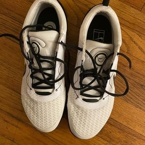Nike court tennis shoes